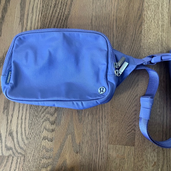 lululemon athletica Handbags - Lululemon Everywhere belt bag 1L